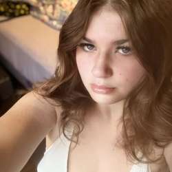 Alyssalee's Chat & Dating Profile