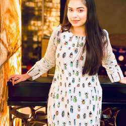Ayesha89898's Chat & Dating Profile