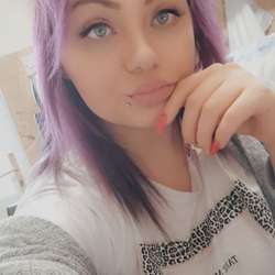 Blondy97's Chat & Dating Profile