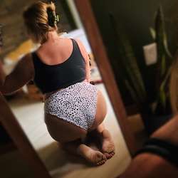 Hotmama's Chat & Dating Profile