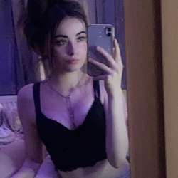 LesboLuna's Chat & Dating Profile