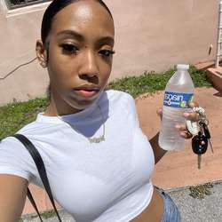 Lexi1800's Chat & Dating Profile
