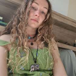LizzyHazel's Chat & Dating Profile