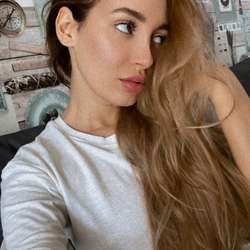 Lunaa's Chat & Dating Profile