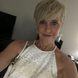 LynnR's Chat & Dating Profile