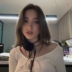 Natalie99's Chat & Dating Profile