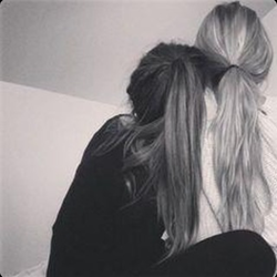 Nouna's Chat & Dating Profile