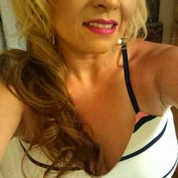 QueenV's Chat & Dating Profile