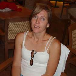 RebeccaW's Chat & Dating Profile