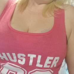 Sexylabialicker's Chat & Dating Profile