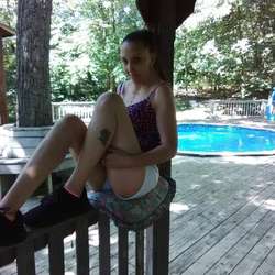 Shortgirl82's Chat & Dating Profile