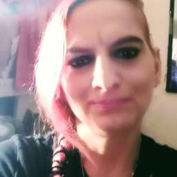 Yvonnamoon3's Chat & Dating Profile