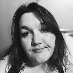 Zoey83's Chat & Dating Profile