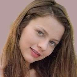 leanna's Chat & Dating Profile