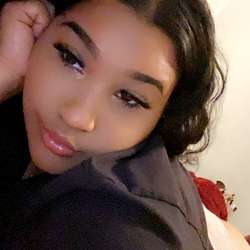 monique2304's Chat & Dating Profile